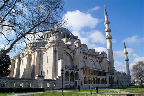 Die Moschee des Sultan Süleyman - Ein Meisterwerk früh-osmanischer Architektur und symbolische Verkörperung göttlicher Macht!