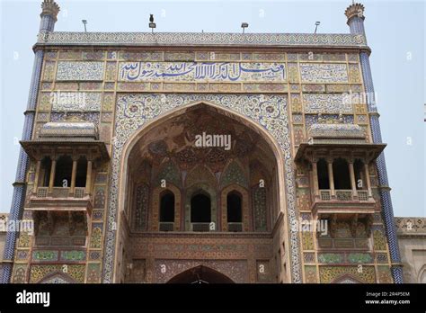   Die Moschee von Lahore: Eine Ode an Licht und Schatten!